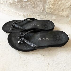 Vionic Bella Sandals Size 9 Black T-Strap Leather Arch Support Comfort Flip Flop